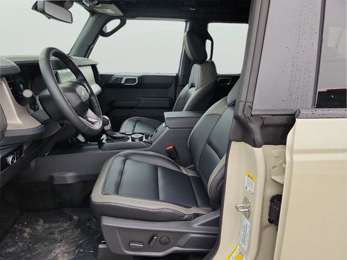 New 2026 Ford Bronco Outer Banks image 9