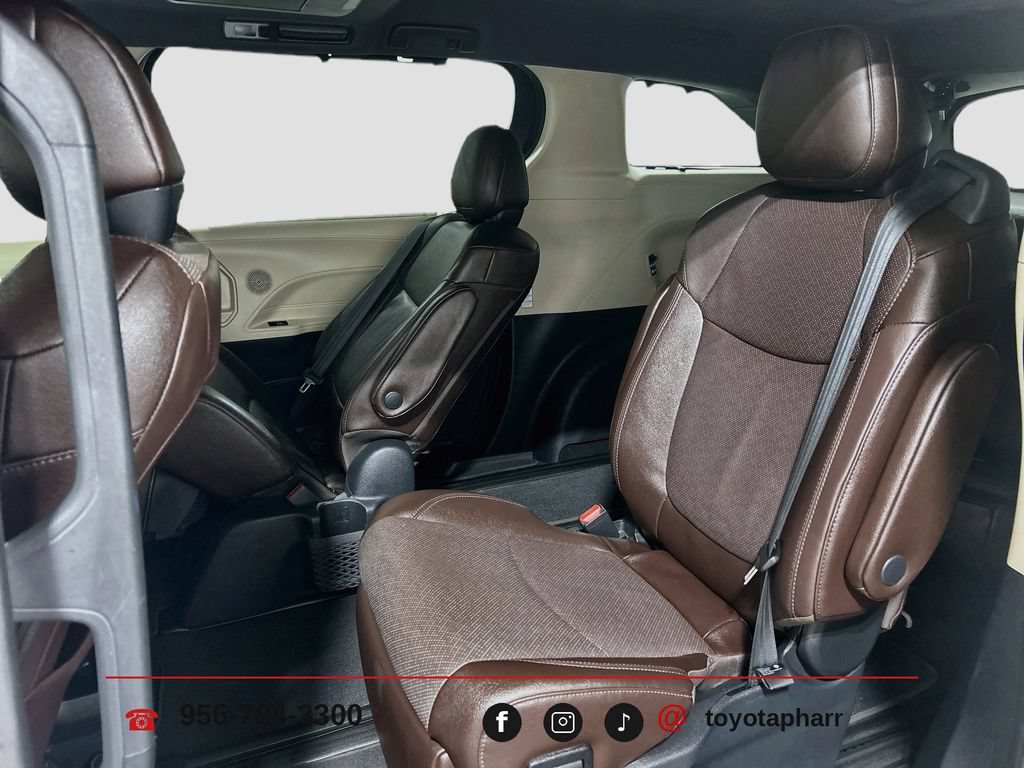 Used 2021 Toyota Sienna Platinum FWD image 25