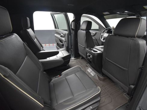 Used 2024 GMC Yukon XL SLT image 53