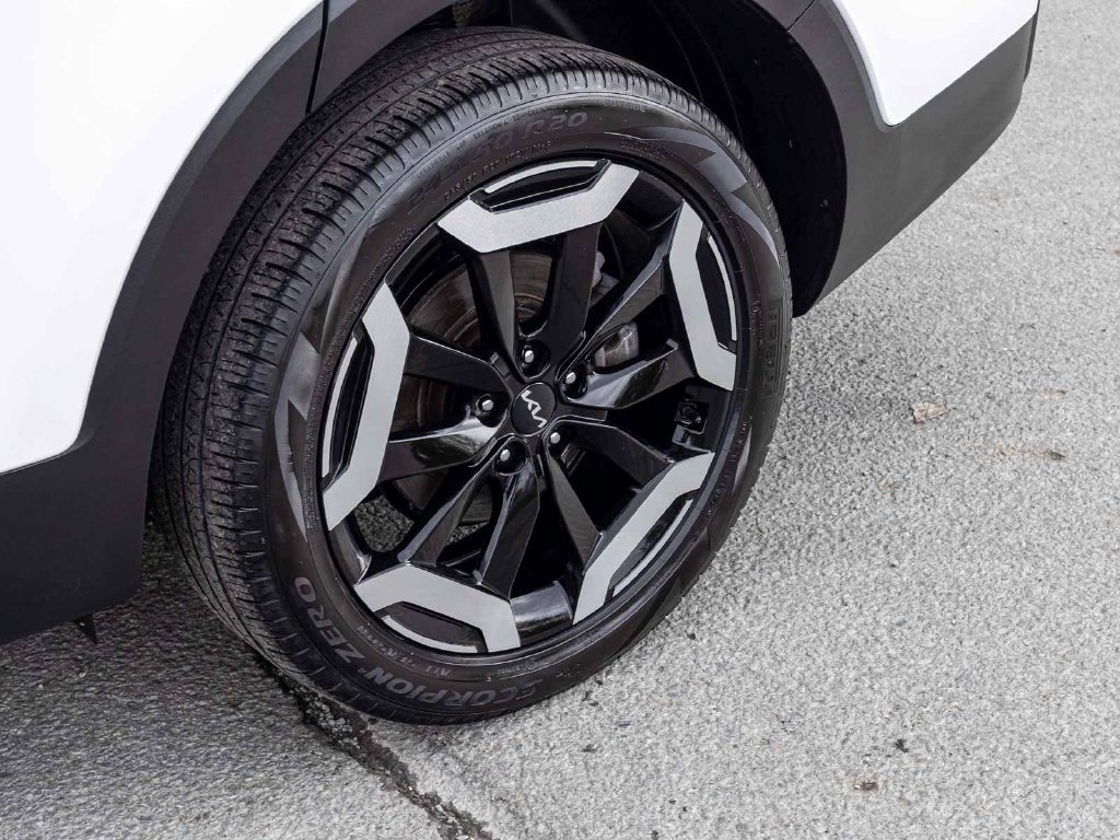 Used 2024 Kia Telluride EX w/ EX Captain's Chair Package AWD/4WD image 8