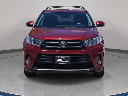 Used 2017 Toyota Highlander SE w/ Carpet Mat Package FWD image 3