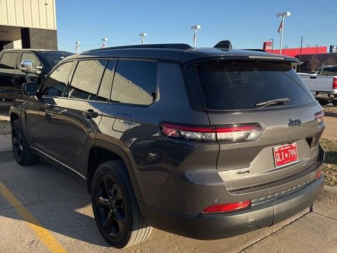 Used 2023 Jeep Grand Cherokee L Laredo image 5