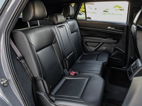 Used 2020 Volkswagen Atlas Cross Sport SE w/ Panoramic Sunroof Package FWD image 32