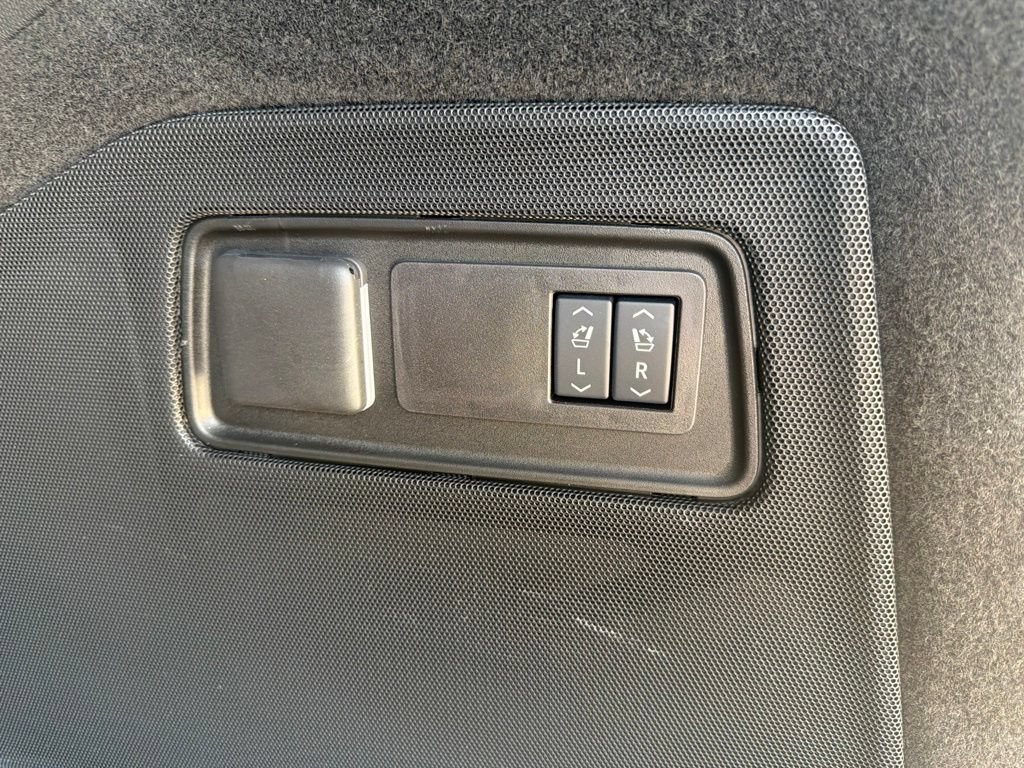 Certified 2026 Cadillac Escalade V AWD/4WD image 35