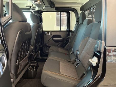 Used 2022 Jeep Gladiator Mojave image 11