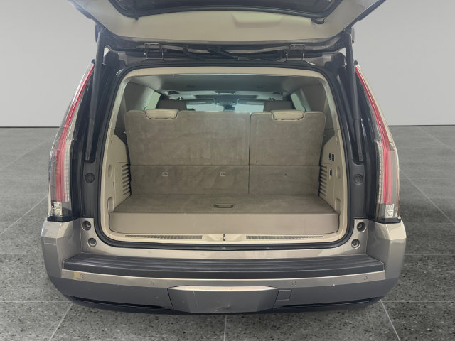 Used 2018 Cadillac Escalade Luxury AWD/4WD image 15