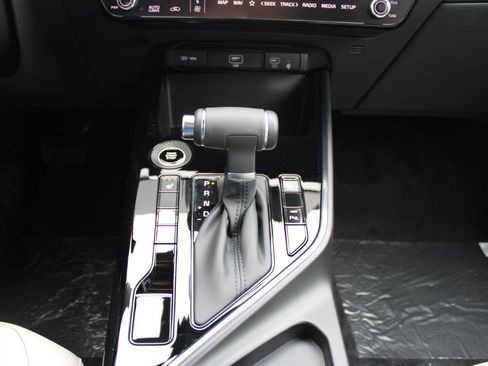 New 2026 Kia Niro EX FWD image 34
