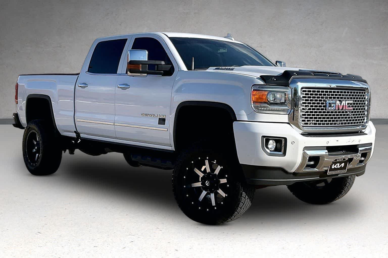 Used 2017 GMC Sierra 2500 Denali w/ Duramax Plus Package AWD/4WD image 20