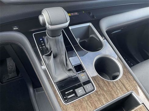 Used 2025 Toyota Sienna Platinum image 31