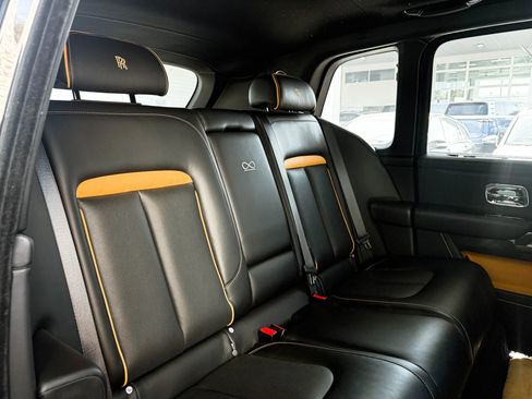 Used 2020 Rolls-Royce Cullinan Black Badge image 29