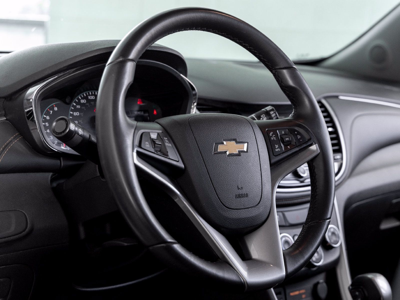 Used 2019 Chevrolet Trax LT w/ LT Convenience Package AWD/4WD image 14