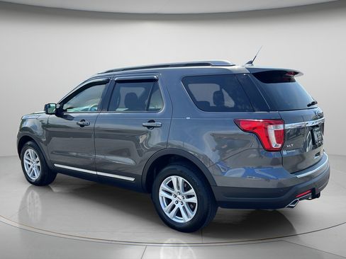 Used 2018 Ford Explorer XLT w/ Equipment Group 201A AWD/4WD image 5