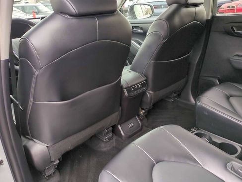 Used 2022 Toyota Highlander XLE image 19