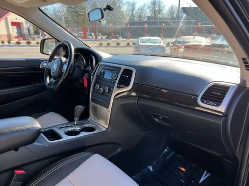 Used 2012 Jeep Grand Cherokee Laredo w/ Laredo E Group image 22