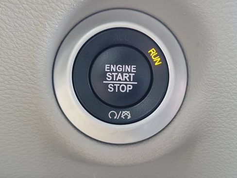 Used 2023 Chrysler Voyager LX FWD image 33