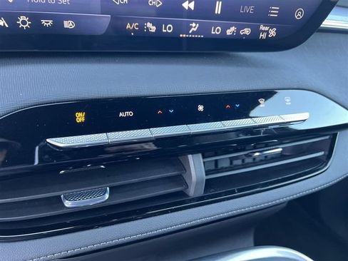 Used 2025 Buick Enclave Sport Touring FWD image 19