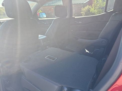 Used 2023 GMC Acadia SLT w/ Preferred Package image 10