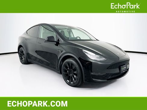 Used 2022 Tesla Model Y Long Range AWD/4WD image 1
