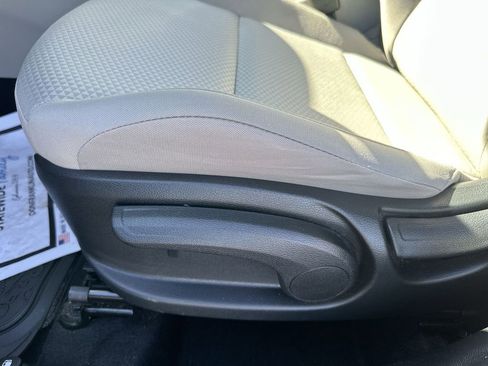 Used 2025 Kia Soul LX FWD image 18