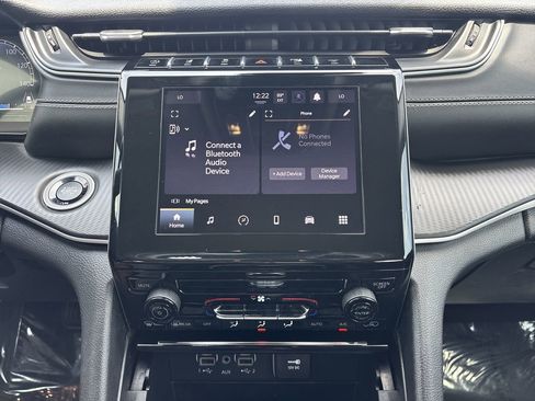 Used 2023 Jeep Grand Cherokee Laredo RWD image 20