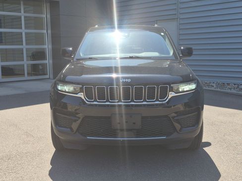 Used 2022 Jeep Grand Cherokee Laredo w/ Luxury Tech Group I AWD/4WD image 9
