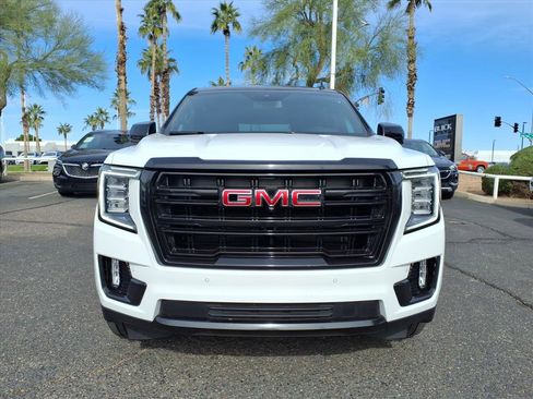 Used 2023 GMC Yukon XL SLT w/ SLT Premium Package image 2
