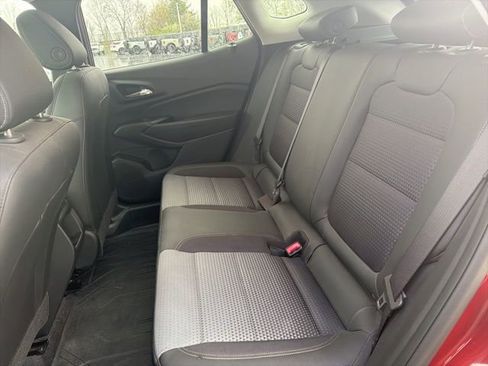 Used 2024 Chevrolet Trax LT w/ LT Convenience Package image 13