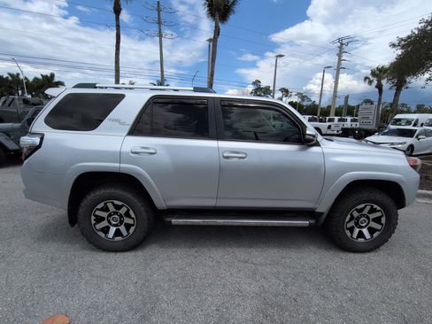Used 2018 Toyota 4Runner TRD Off-Road Premium AWD/4WD image 4