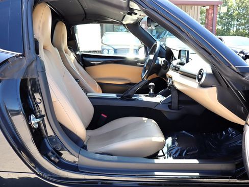 Used 2017 MAZDA MX-5 Miata RF Grand Touring RWD image 23