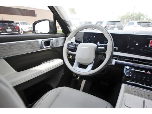 Used 2025 Hyundai Santa Fe Calligraphy image 11