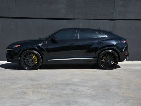 Used 2020 Lamborghini Urus AWD/4WD image 9