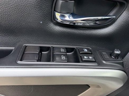 Used 2023 Nissan Titan SV AWD/4WD image 15