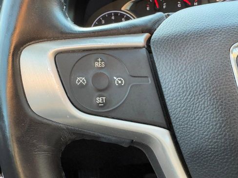 Used 2017 GMC Acadia SLT image 16