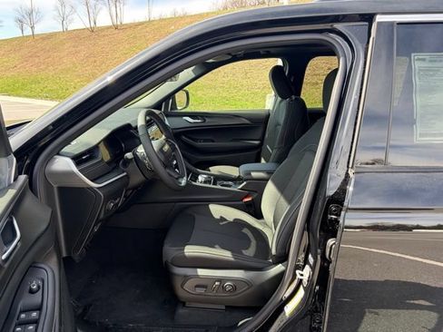 New 2026 Jeep Grand Cherokee Laredo X AWD/4WD image 15