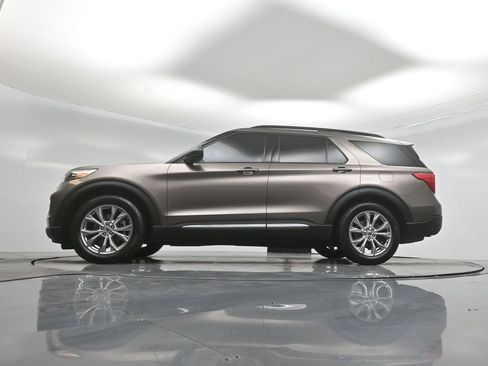 Certified 2021 Ford Explorer XLT w/ Equipment Group 202A RWD image 49