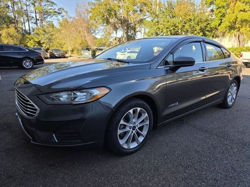 Used 2019 Ford Fusion SE image 1