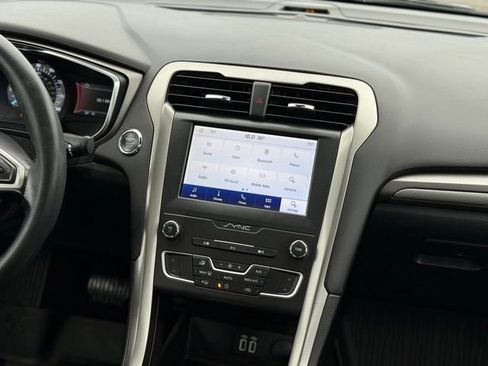 Certified 2020 Ford Fusion SE image 19