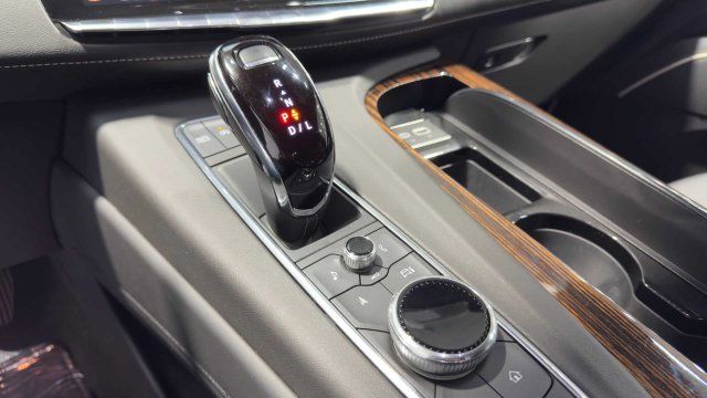 Used 2024 Cadillac Escalade Luxury RWD image 27
