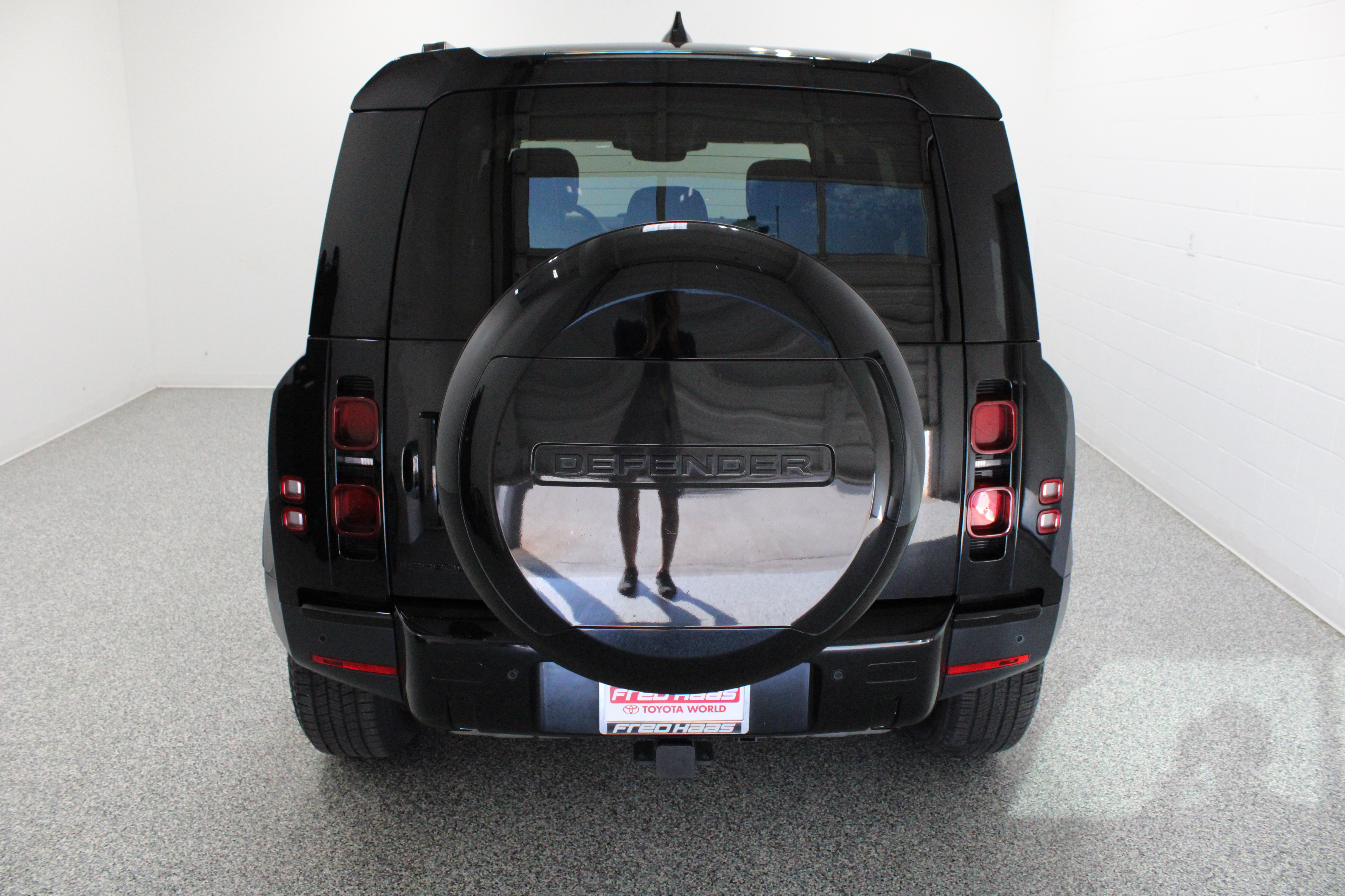 Used 2024 Land Rover Defender 110 S AWD/4WD image 8