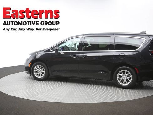 Used 2023 Chrysler Pacifica Touring-L FWD image 61