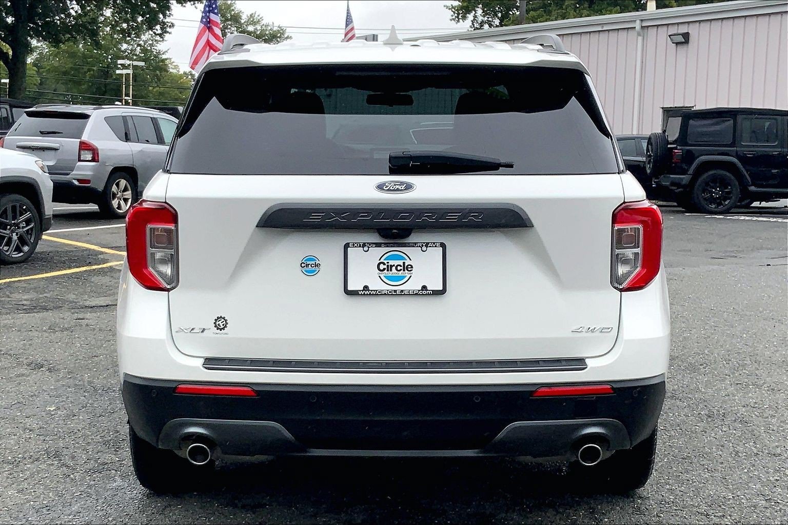 Used 2022 Ford Explorer XLT w/ Equipment Group 202A AWD/4WD image 4