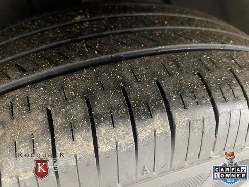 Used 2024 Kia Carnival LX image 9