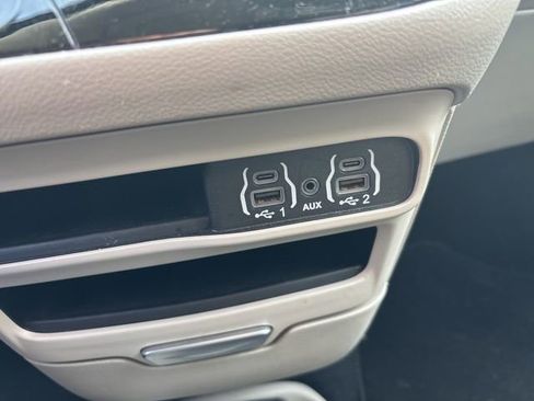 Used 2024 Chrysler Pacifica Touring-L image 22