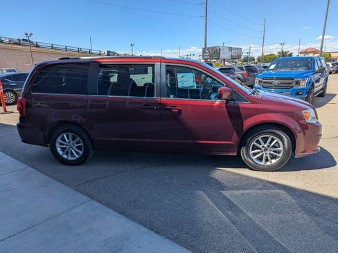 Used 2019 Dodge Grand Caravan SXT FWD image 6