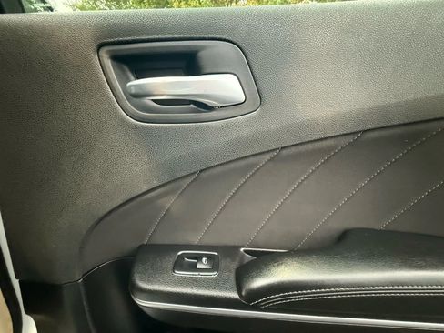 Used 2012 Chrysler 300 image 23