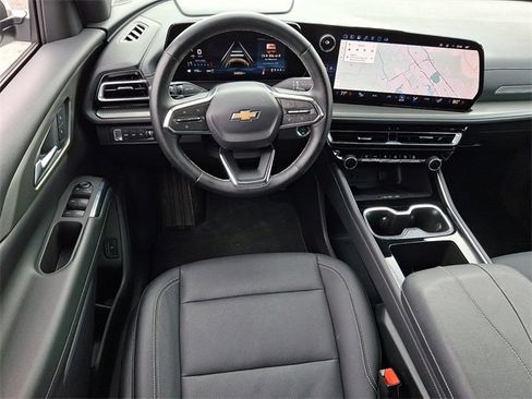 Certified 2025 Chevrolet Traverse LT image 12