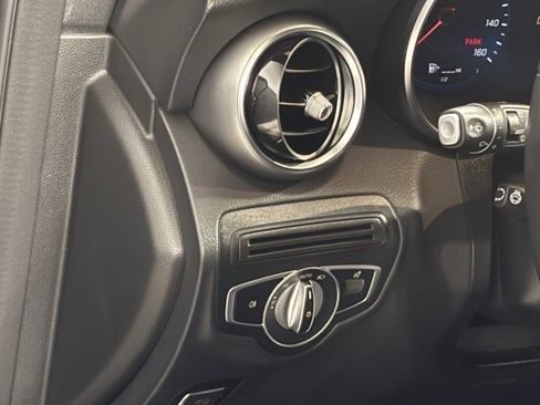 Used 2022 Mercedes-Benz GLC 300 4MATIC image 24