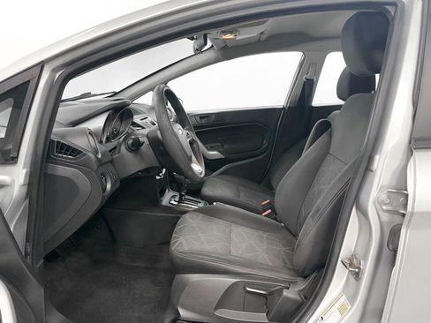 Used 2013 Ford Fiesta SE w/ Super Fuel Economy Pkg image 4