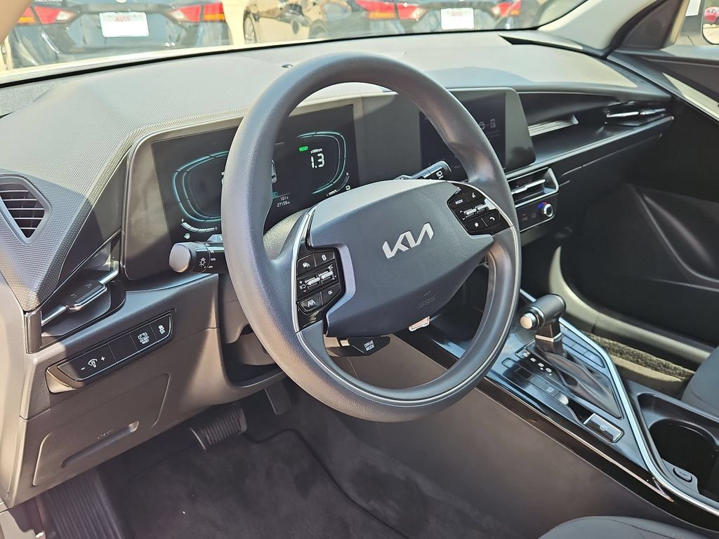 Used 2025 Kia Niro LX FWD image 15