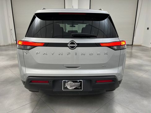 Used 2024 Nissan Pathfinder SV FWD image 8